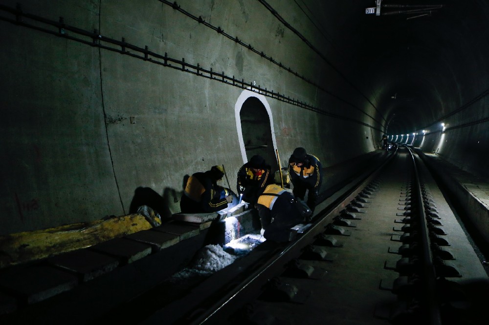 老城铁路运营隧道病害现状